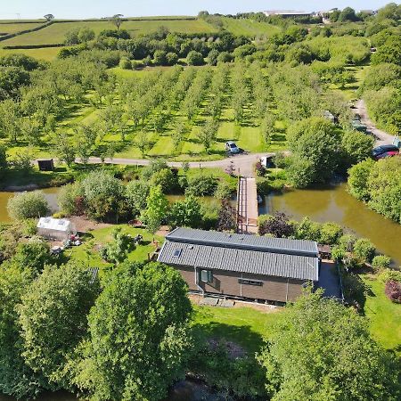 Braeburn Lodge Winkleigh Exterior photo