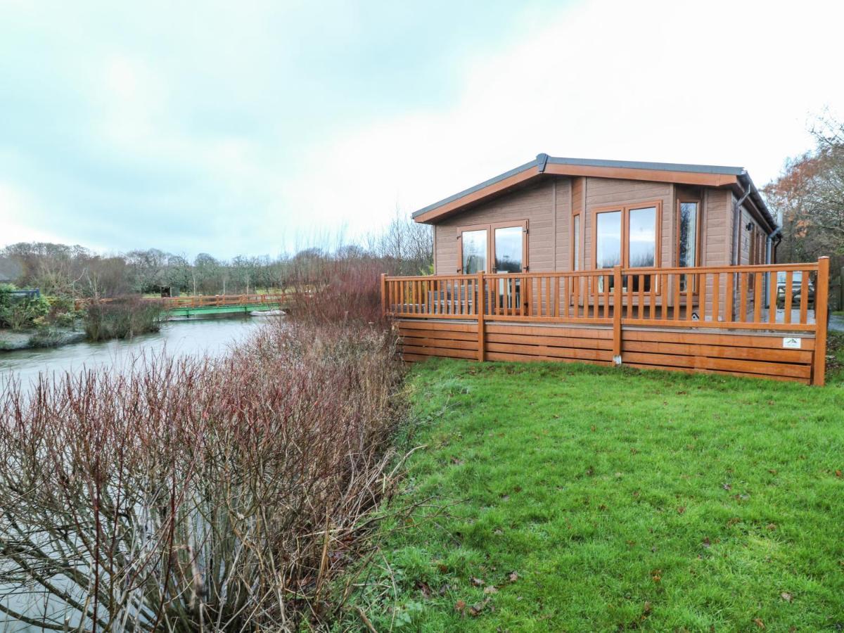 Braeburn Lodge Winkleigh Exterior photo