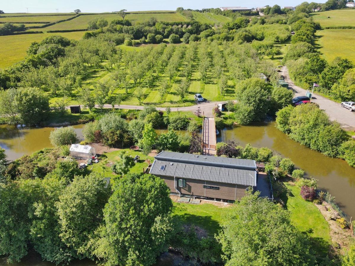 Braeburn Lodge Winkleigh Exterior photo